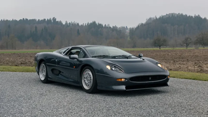 Benzersiz bir Jaguar Xi220 Sothebys müzayedesinde