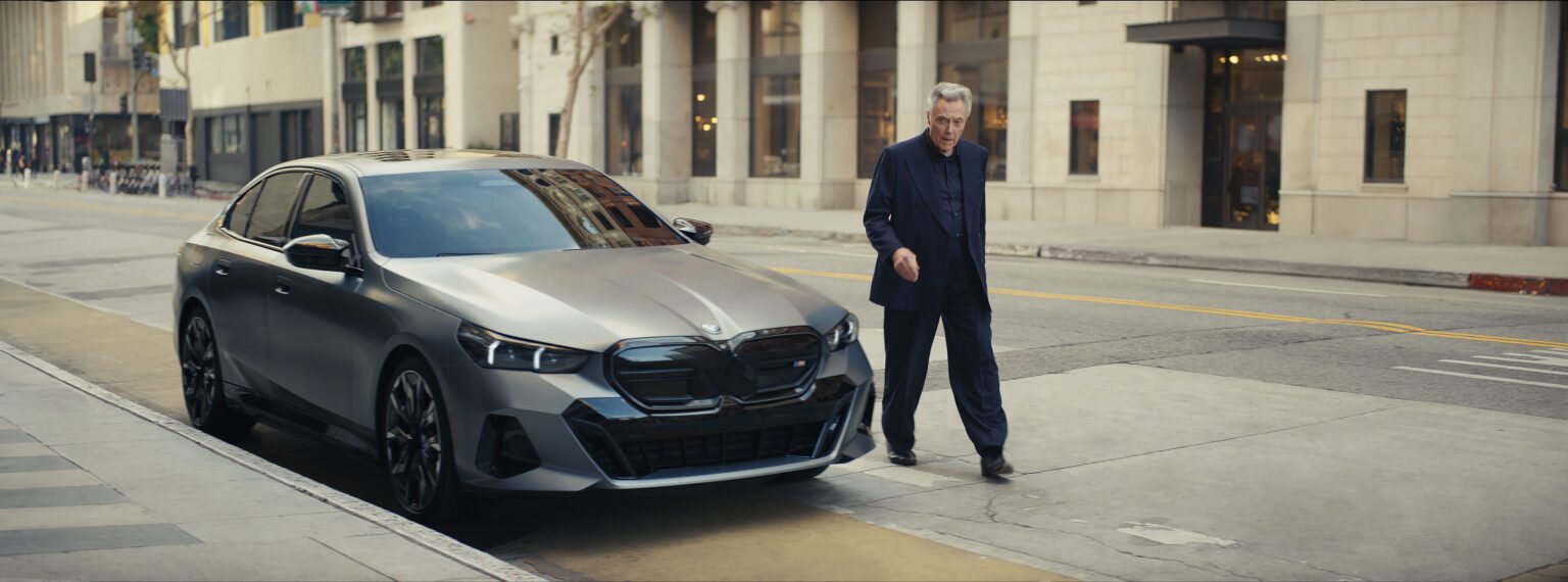 Christopher Walken BMW reklamında ve Super Bowl ölçeğinde tonu belirliyor