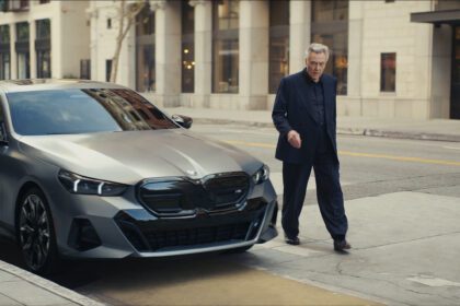 Christopher Walken BMW reklamında ve Super Bowl ölçeğinde tonu belirliyor