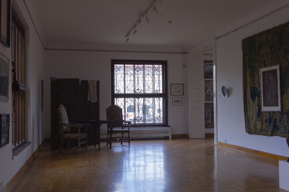 D&uuml;zensiz Saray. Franciszek Starowieyski yeniden Krakow'da - sergi belgeleri