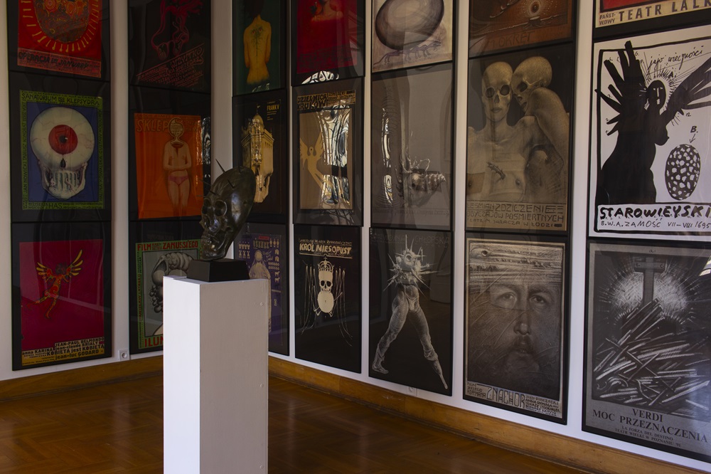 D&uuml;zensiz Saray. Franciszek Starowieyski yeniden Krakow'da - sergi belgeleri