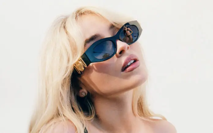 Biggie Versace Eyewear Yeni Kampanyasıyla Geri D&ouml;n&uuml;yor