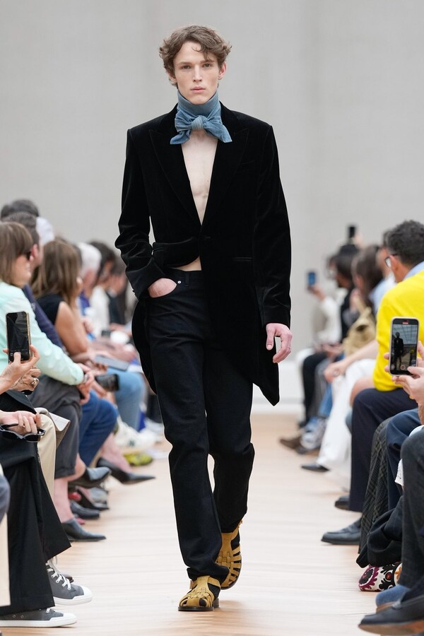 Jonathan Anderson Dior İ&ccedil;in7
