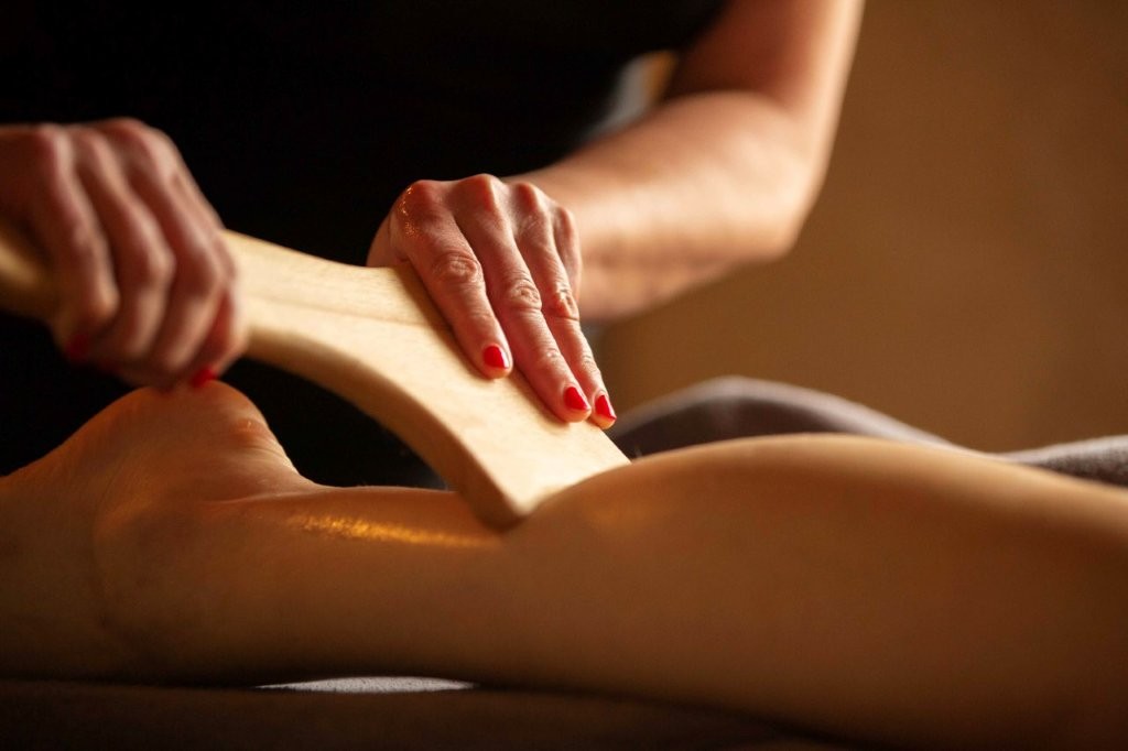 Manor House Hotel'in b&uuml;t&uuml;nsel spasında maderoterapi seansı