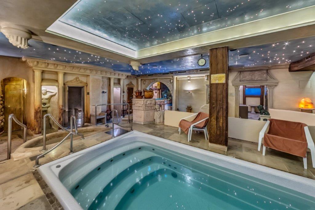 Manor House Spa Y&uuml;zme Havuzu Roma Hamamları