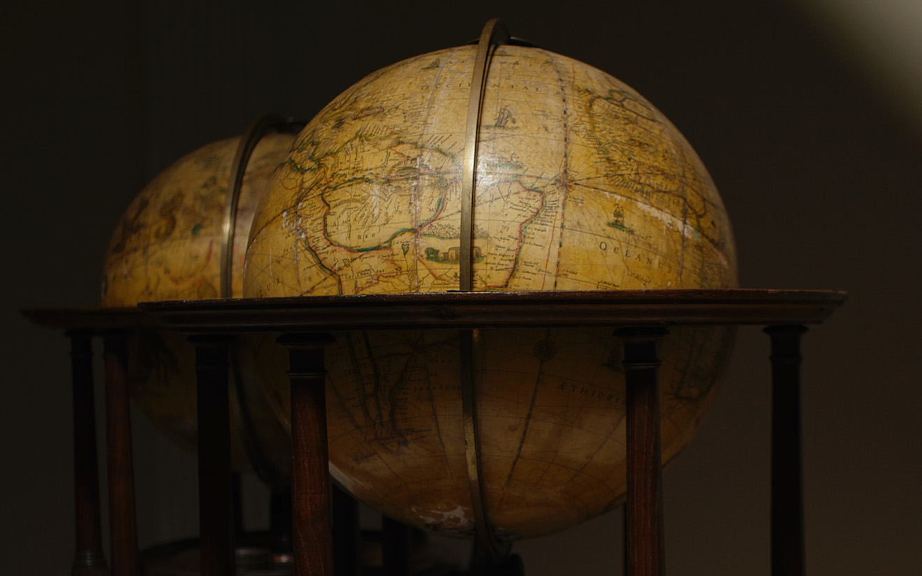 Charites'de Tarihi Küre Müzayedesi