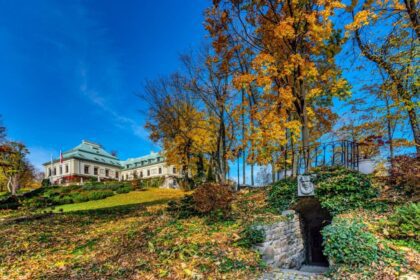 Sonbaharda Odrowąż Sarayı