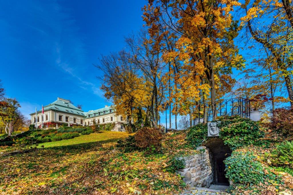 Sonbaharda Odrowąż Sarayı