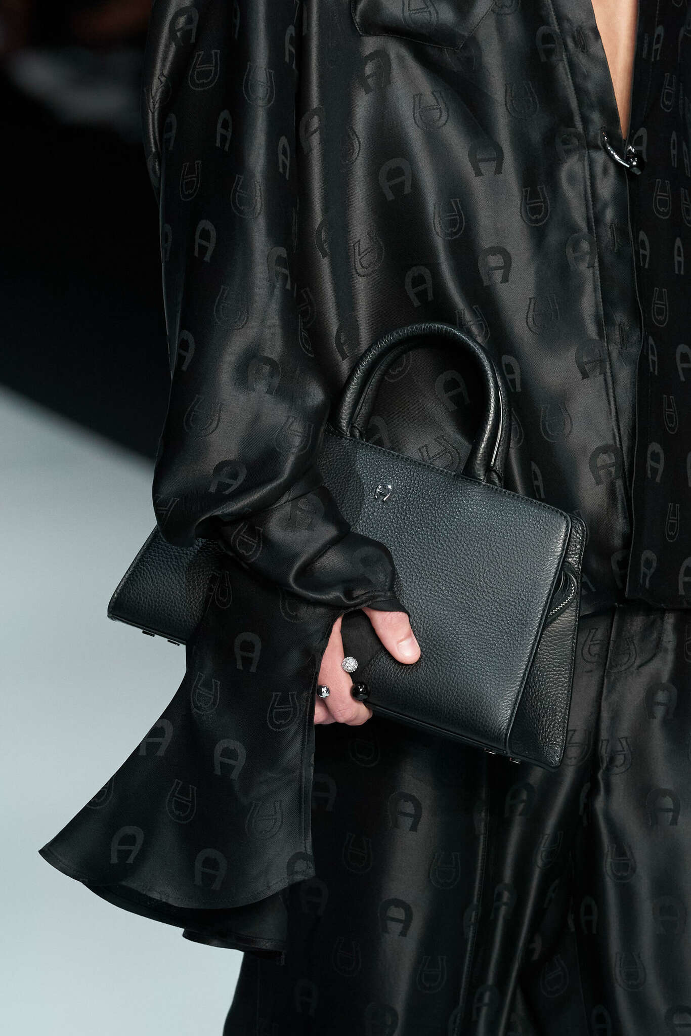 Aigner Markalı Prestijli El Çantası