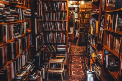 Saint Laurent Babylone en şık kitapçı