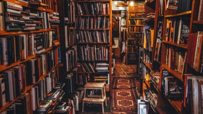 Saint Laurent Babylone en şık kitapçı