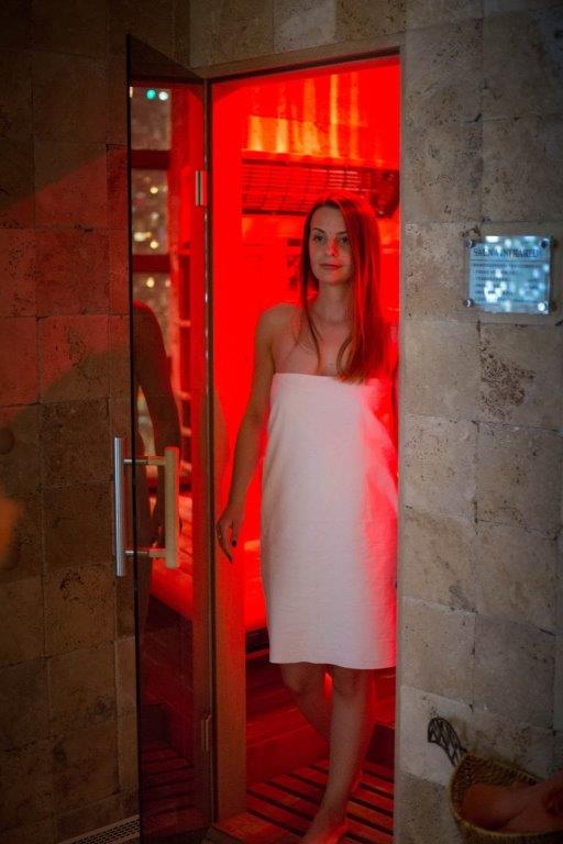 Sauning bağışıklığı g&uuml;&ccedil;lendirir, dolaşımı iyileştirir, kas gerginliğini giderir, stresi azaltır, ruh halini ve cilt durumunu iyileştirir.