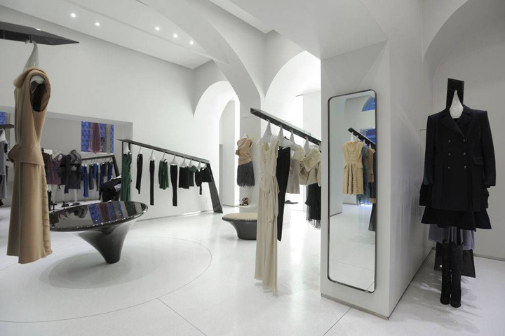 Alberto Ferretti'nin koltuğu1