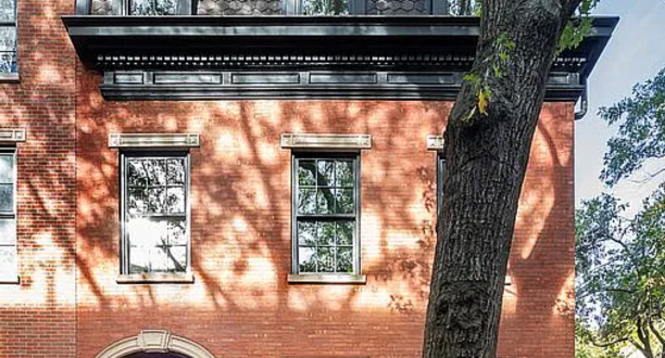 Amy Schumer Evinin Satışını Yapıyor