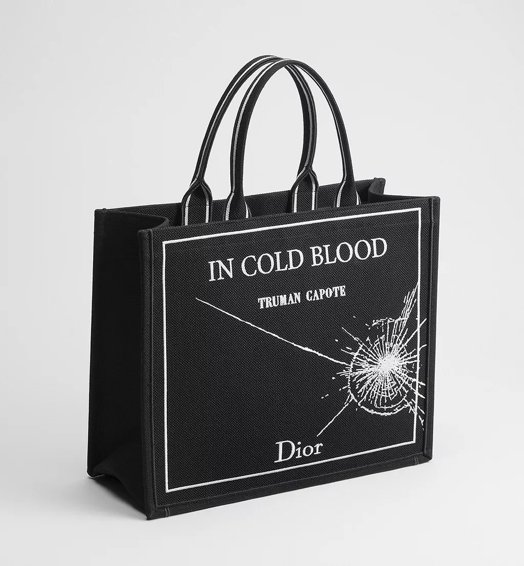 Dior Book Tote Kitap Moda Olduğunda